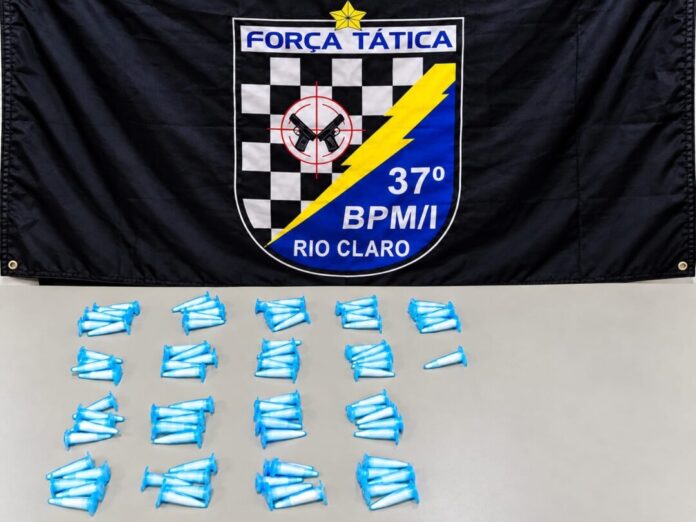 ROCAM apreende adolescente com 85 porções de cocaína em Rio Claro