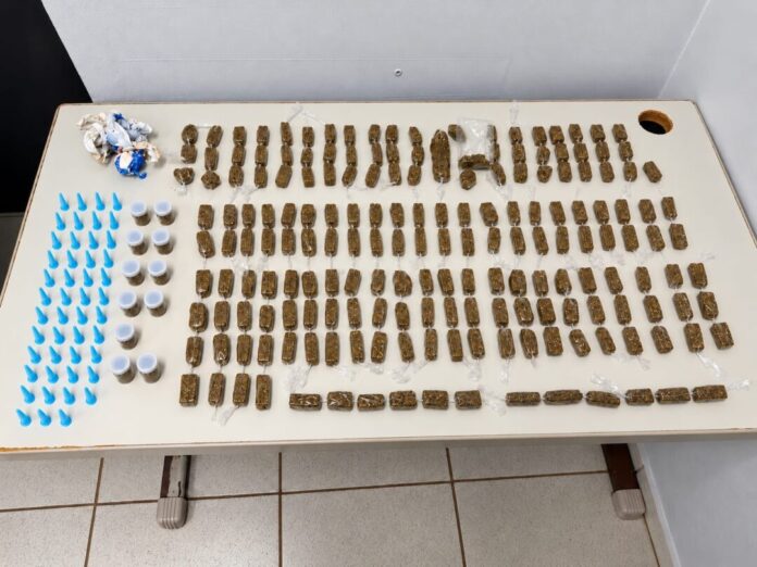 PM apreende 287 porções de drogas em condomínio de Rio Claro
