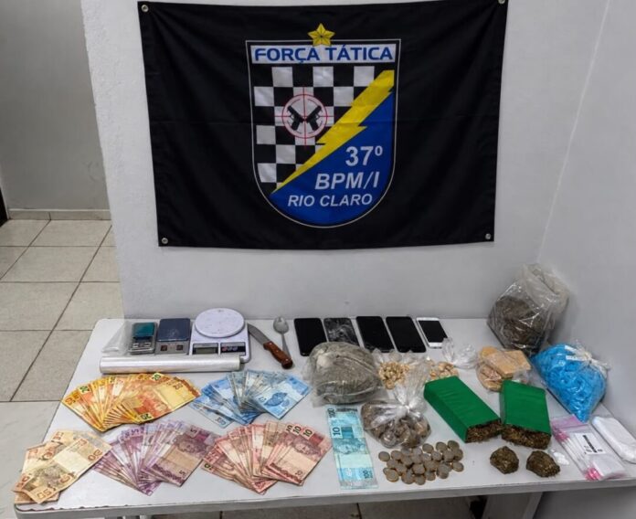 Força Tática apreende drogas e prende indivíduo no Santa Eliza