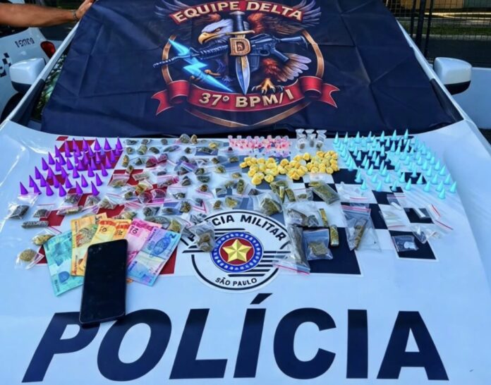 PM apreende mais de 300 porções de drogas no Jardim das Paineiras