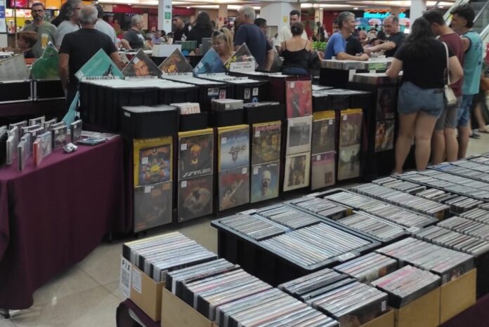 Feira de Discos reúne mais de 7 mil itens no Shopping Rio Claro